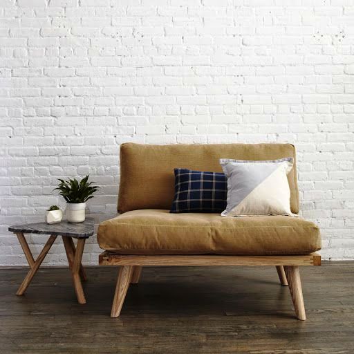 Pohovka na nožkách