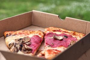 Krabice od pizzy - netradiční bytový doplněk