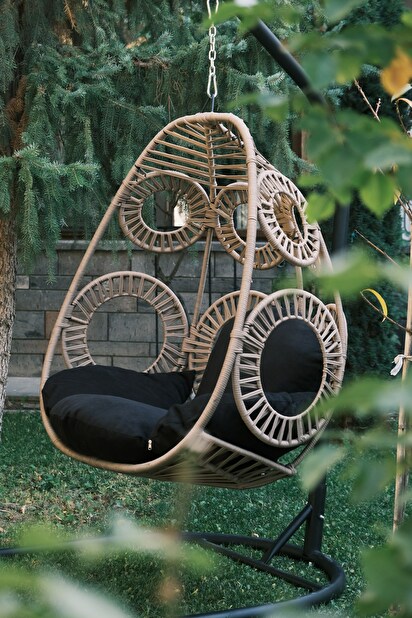 Zahradní houpací židle Olsenka (černá + béžová)